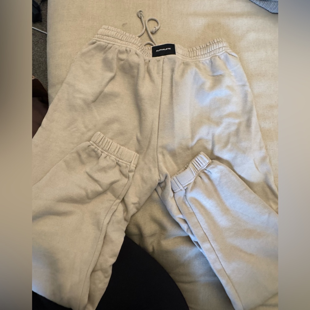 Alphalete New without tags Cream Sweatpants Relaxed Fit Joggers - Picture 2 of 4